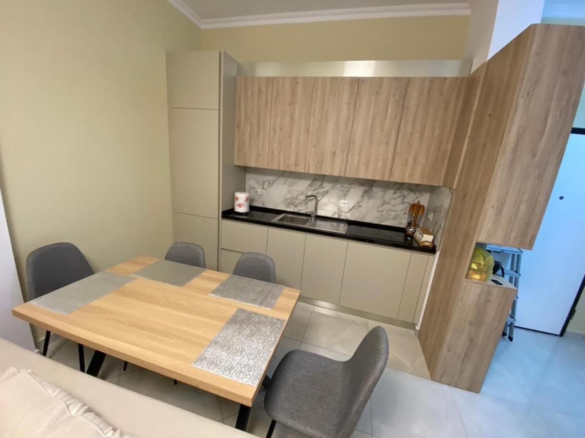 Kevin'S Lungomare Apartment فلورا المظهر الخارجي الصورة