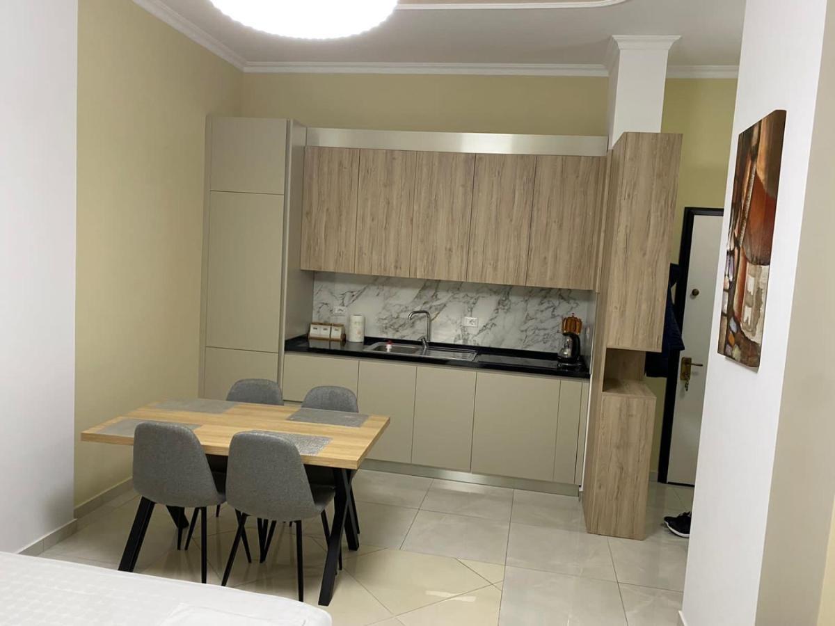Kevin'S Lungomare Apartment فلورا المظهر الخارجي الصورة